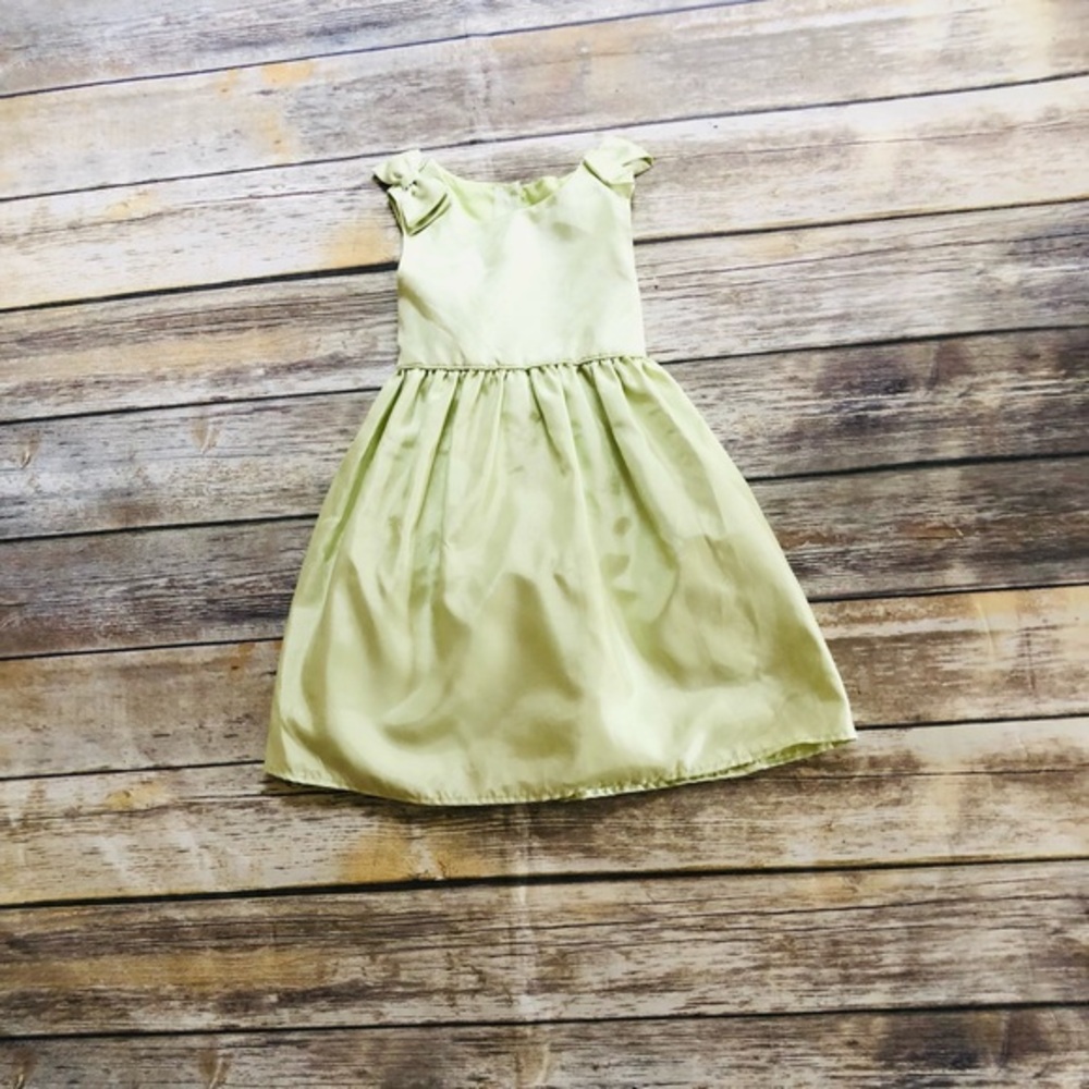 Girls gorgeous light green dress! Size 4T